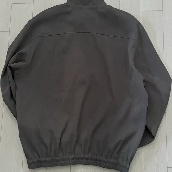 [SOLD OUT] EE covrved half zip-up