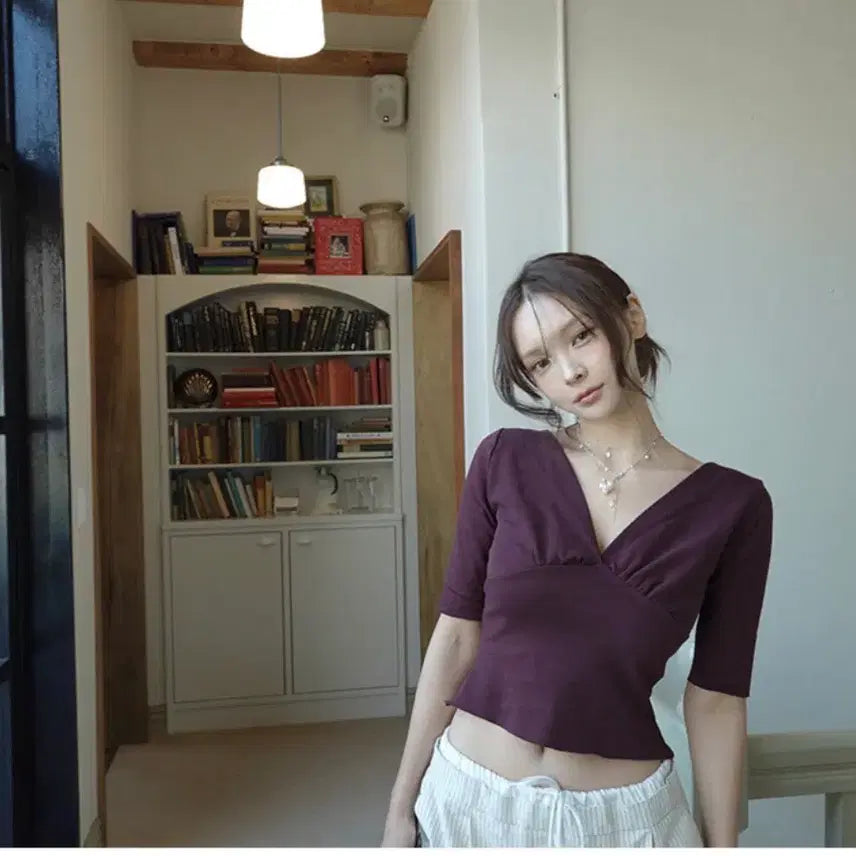 [BUNJANG] Ivoret Shirring V-Neck T-Shirt / 아이보렛 셔링브이넥 티셔츠