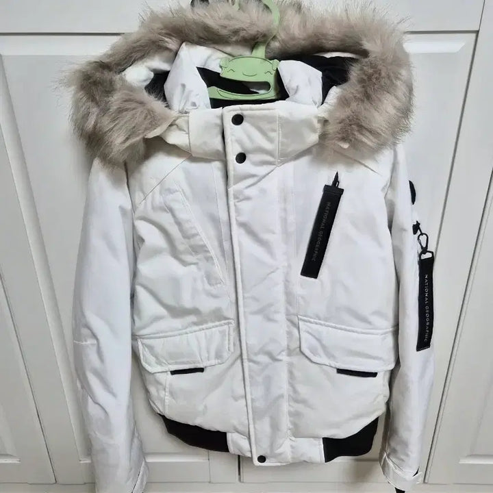 [BUNJANG] National Geographic White Padded Jumper / 내셔널지오그래픽 흰색 패딩 점퍼