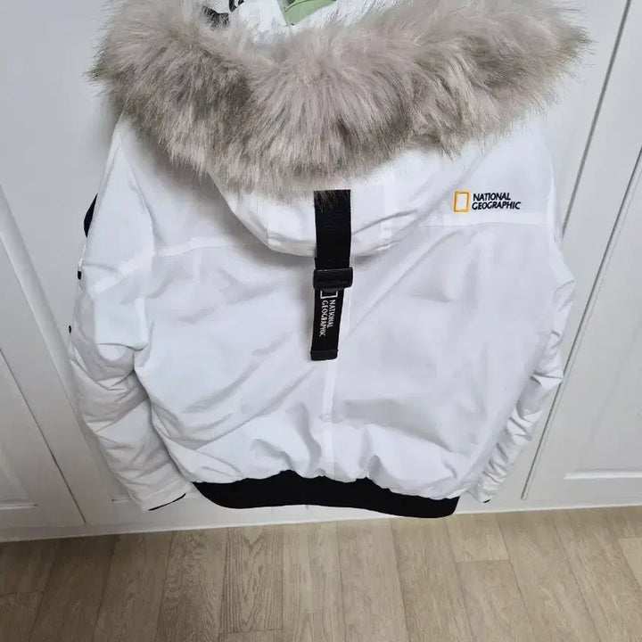 [BUNJANG] National Geographic White Padded Jumper / 내셔널지오그래픽 흰색 패딩 점퍼