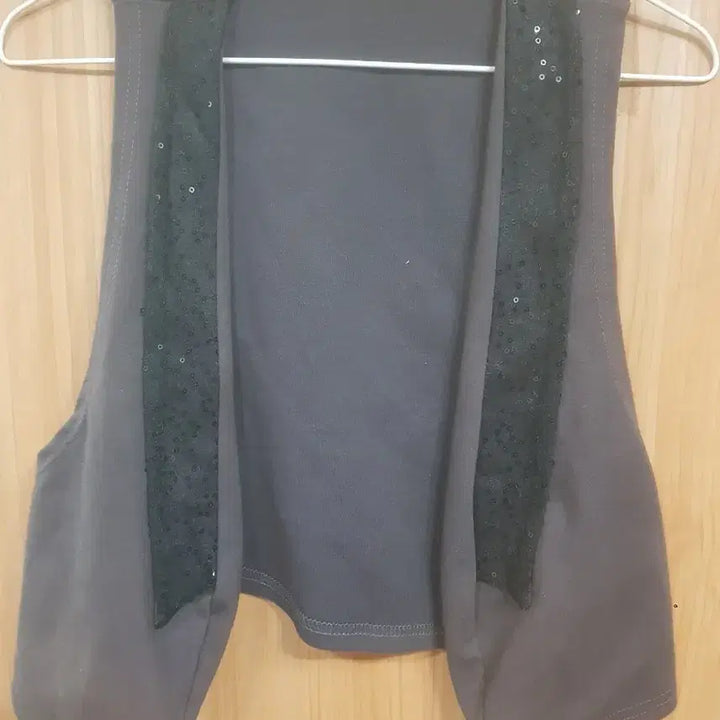 [BUNJANG] Sequin Embellished Vest (Size 55) / 스팽글 장식 조끼(55)