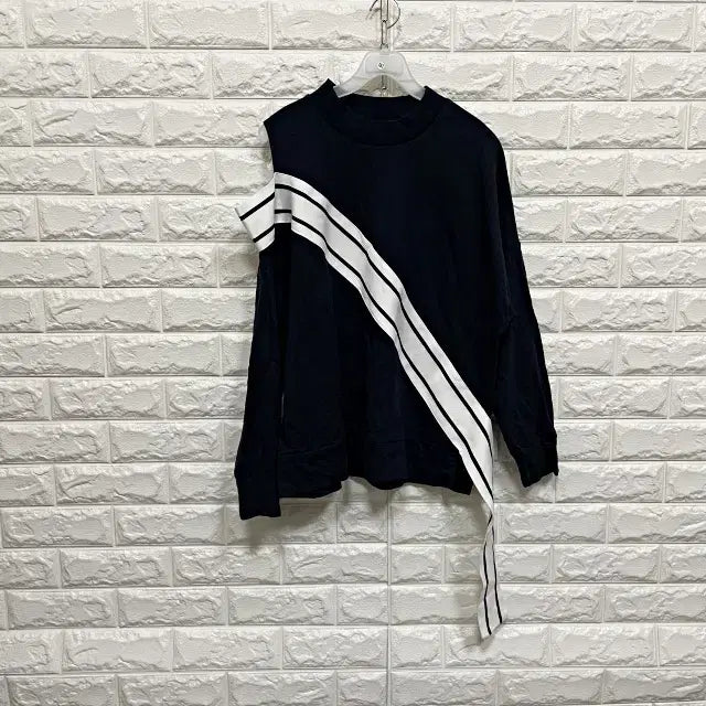 [BUNJANG] Shoulder Cut-out Long Sleeve T-shirt / 0161) 어깨트임 긴팔티셔츠
