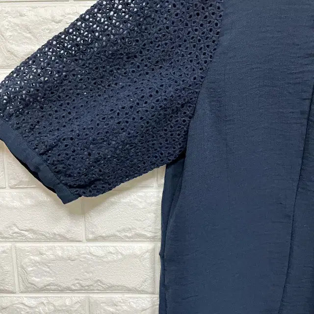 [BUNJANG] Punch Sleeve Short Sleeve Blouse / 0162) 펀칭 소매 반팔 블라우스