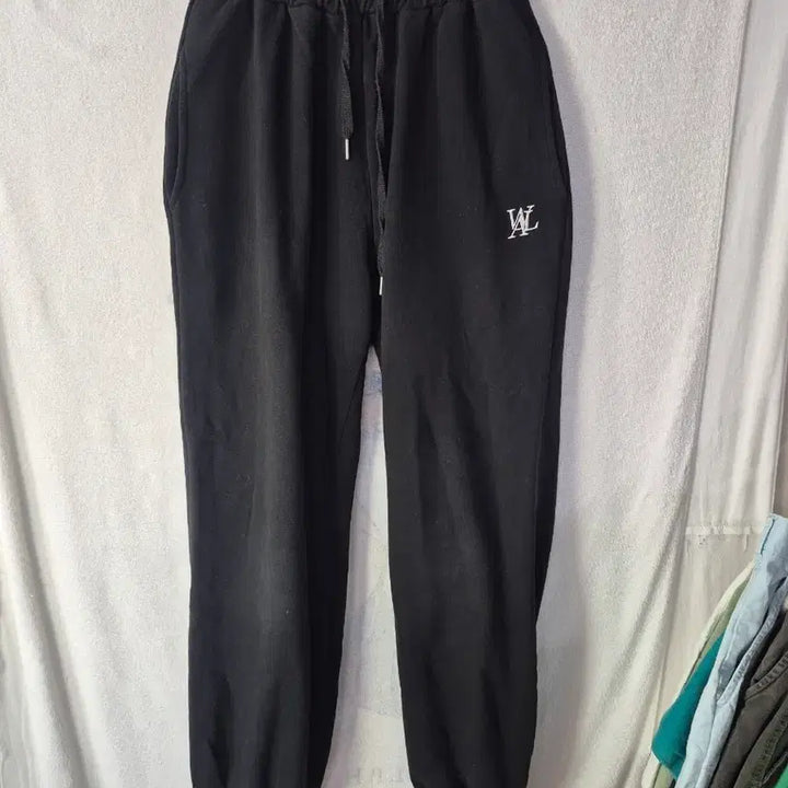 [BUNJANG] Wooalong Black Jogger Training Pants / 우알롱 블랙 조거 트레이닝 바지
