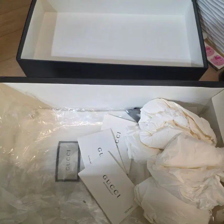 [BUNJANG] Gucci Bee Embroidered Sneakers White Leather Size 265 / 구찌 스니커즈 화이트 벌꿀 자수 265