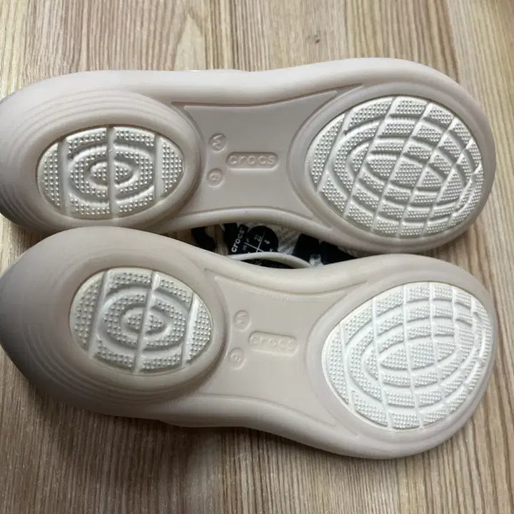 [BUNJANG] Crocs Isabella Sandals White W6 (230) / 크록스 이사벨라 샌들 W6 230 화이트 새상품