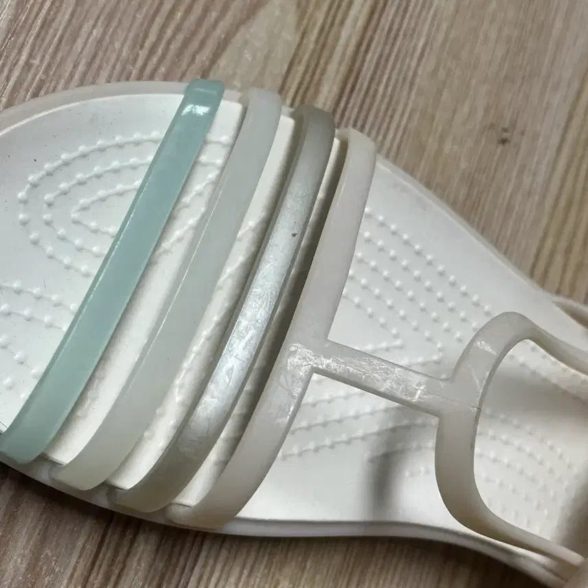 [BUNJANG] Crocs Isabella Sandals White W6 (230) / 크록스 이사벨라 샌들 W6 230 화이트 새상품