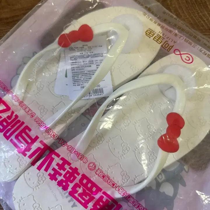 [BUNJANG] Hello Kitty Rubber Slides / <당일발송> 헬로키티 쪼리