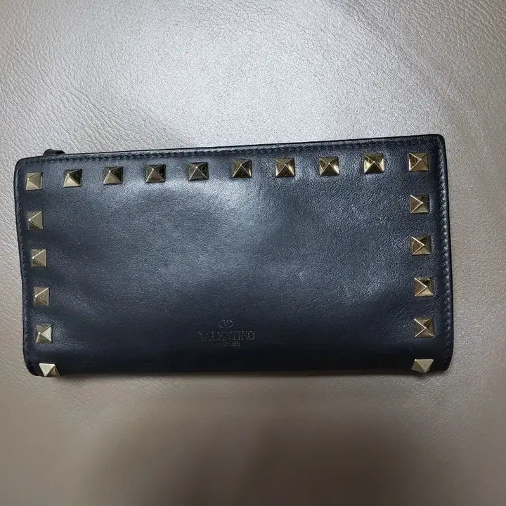 [BUNJANG] Valentino Black Studded Long Wallet / 발렌티노 블랙 스터드 장지갑