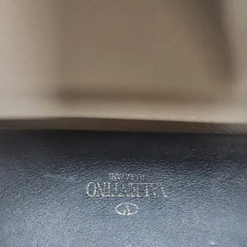 [BUNJANG] Valentino Black Studded Long Wallet / 발렌티노 블랙 스터드 장지갑