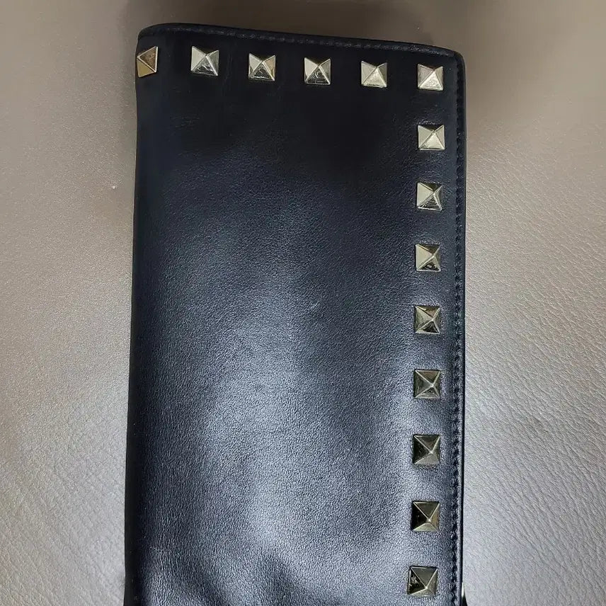 [BUNJANG] Valentino Black Studded Long Wallet / 발렌티노 블랙 스터드 장지갑