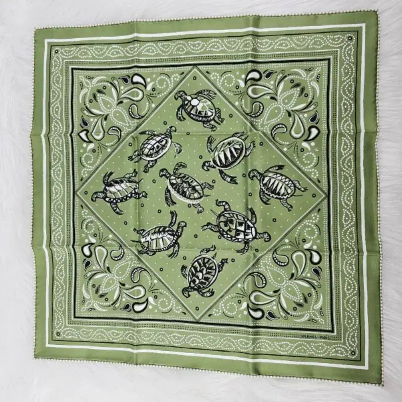 [BUNJANG] Hermès Les Tortues Bandana 55 Silk Twill Scarf / 에르메스 Les Tortues 반다나 55 여성 스카프 H044352S