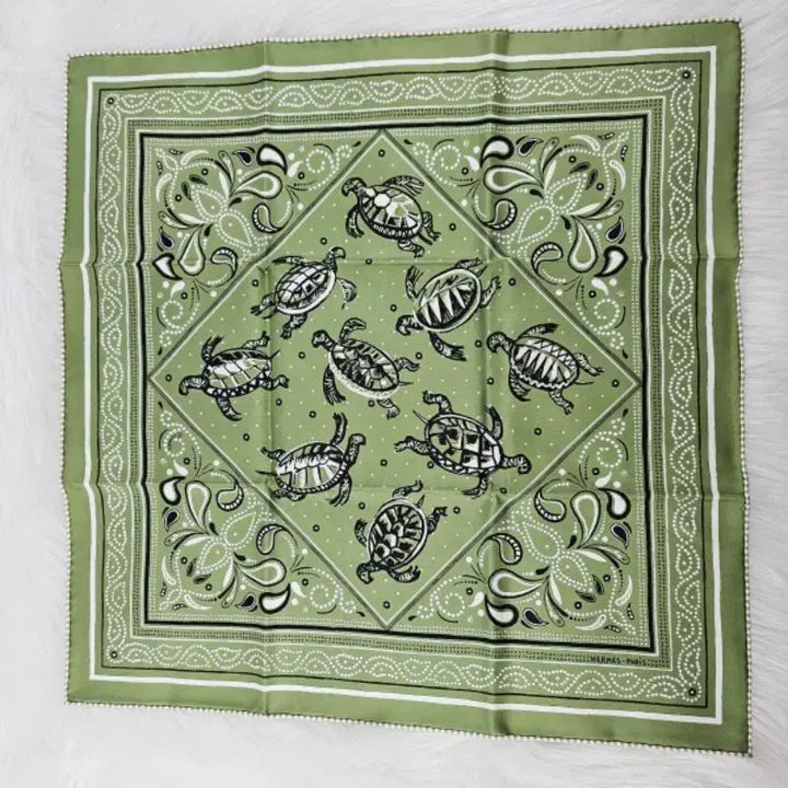 [BUNJANG] Hermès Les Tortues Bandana 55 Silk Twill Scarf / 에르메스 Les Tortues 반다나 55 여성 스카프 H044352S
