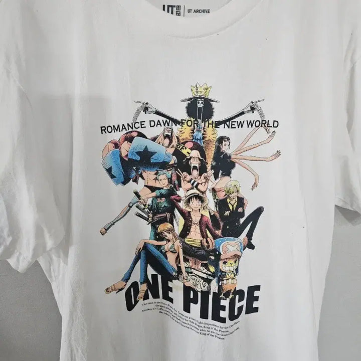 [BUNJANG] Uniqlo One Piece Collaboration T-Shirt White / 유니클로 원피스 콜라보 티셔츠 화이트