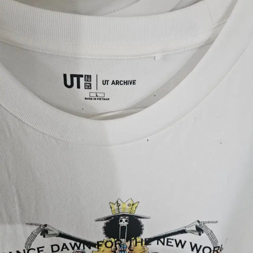 [BUNJANG] Uniqlo One Piece Collaboration T-Shirt White / 유니클로 원피스 콜라보 티셔츠 화이트