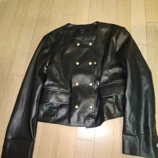 [BUNJANG] On &amp; On Black Leather Jacket with Gold Button Detail / 블랙 레더 금장 버튼 자켓 온앤온