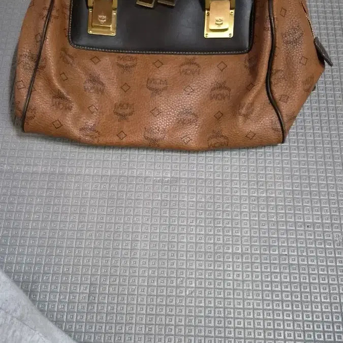 [SOLD OUT] MCM 비세토스 보스턴백 브라운