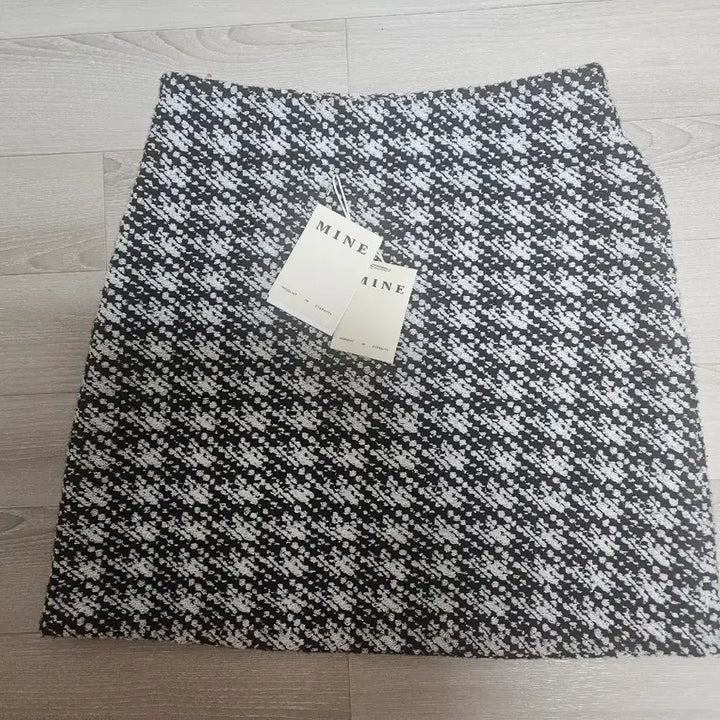 [BUNJANG] MINE Black and White Check Knit Mini Skirt / MINE 블랙 앤 화이트 체크 니트  스커트 프리 25년
