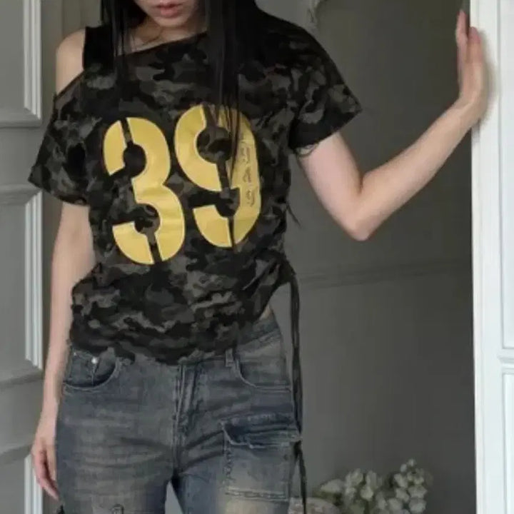[BUNJANG] NUMBER MILITARY String One Shoulder Short Sleeve T-Shirt / 넘버 밀리터리 스트링 원숄더 데미지 반팔티
