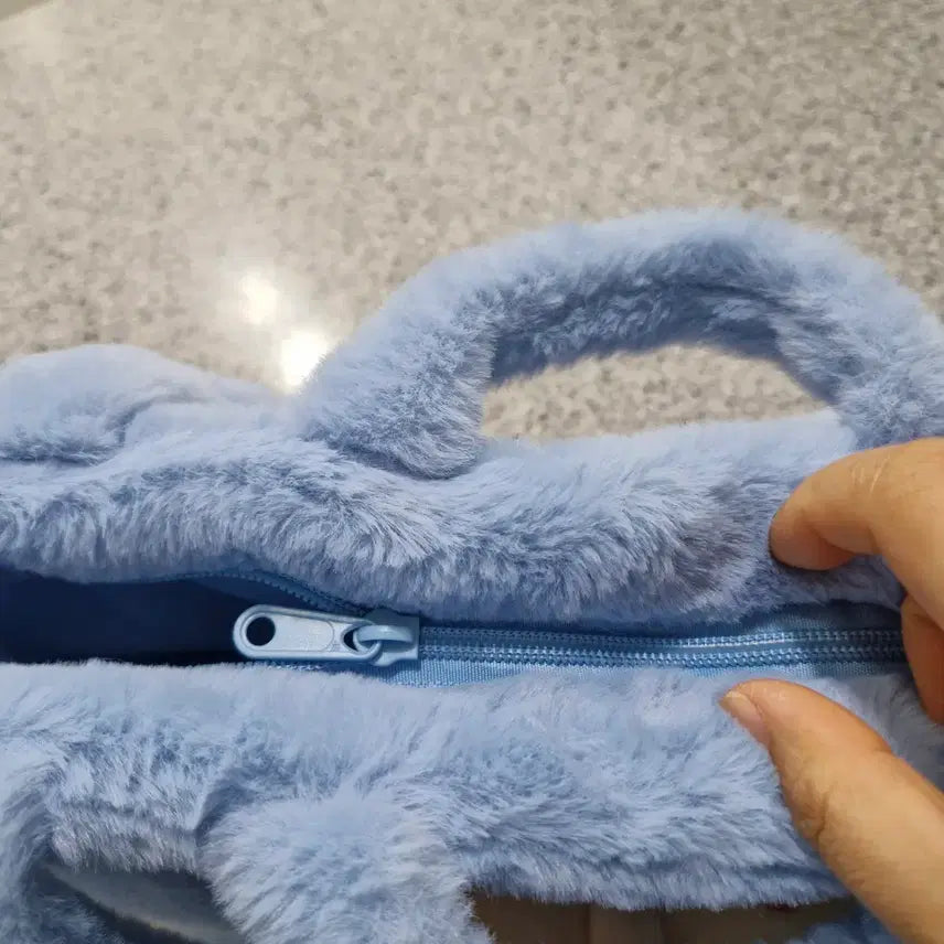 [BUNJANG] Sky Blue Furry Tote Bag with Crayon Shin-chan Character / 하늘색 가방~ 새상품