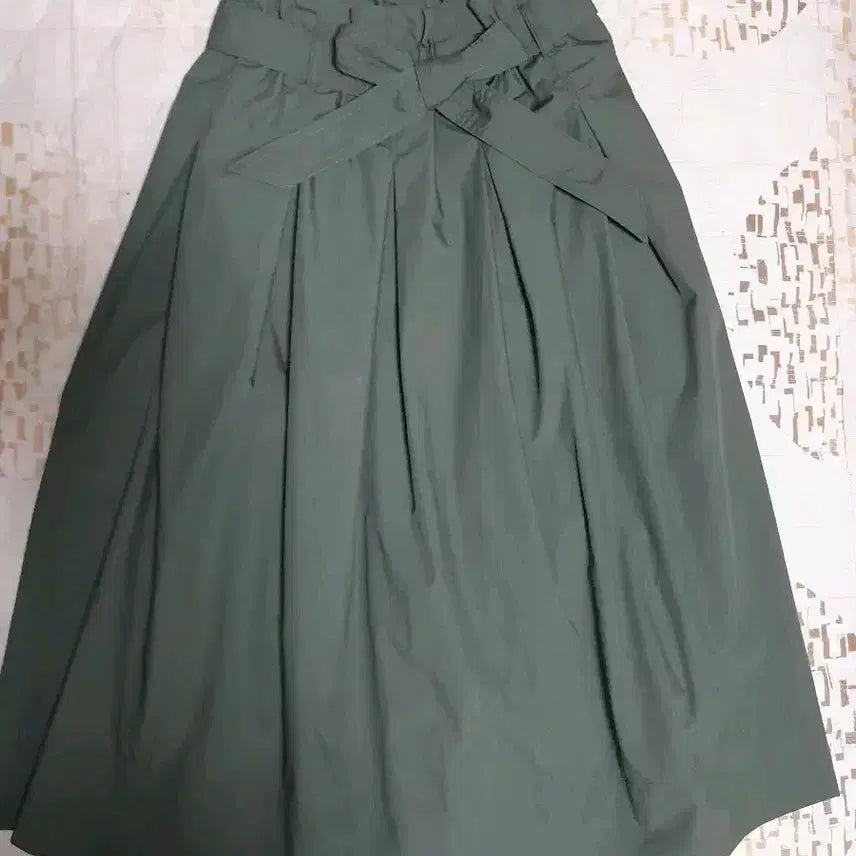 [BUNJANG] Uniqlo Khaki Ribbon Long Skirt (M) / [상태최상] 유니클로 카키색 리본 롱 스커트 M