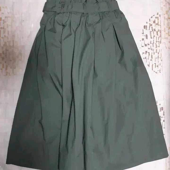 [BUNJANG] Uniqlo Khaki Ribbon Long Skirt (M) / [상태최상] 유니클로 카키색 리본 롱 스커트 M