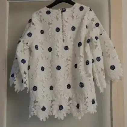 [BUNJANG] Floral Embroidery Blouse Top / 꽃자수 블라우스탑