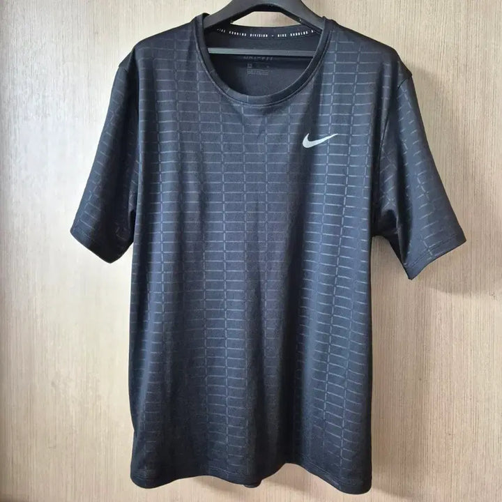 [BUNJANG] Nike Dri-FIT Short Sleeve T-Shirt (Size M) / [M]나이키 드라이핏 기능성 반팔티셔즈