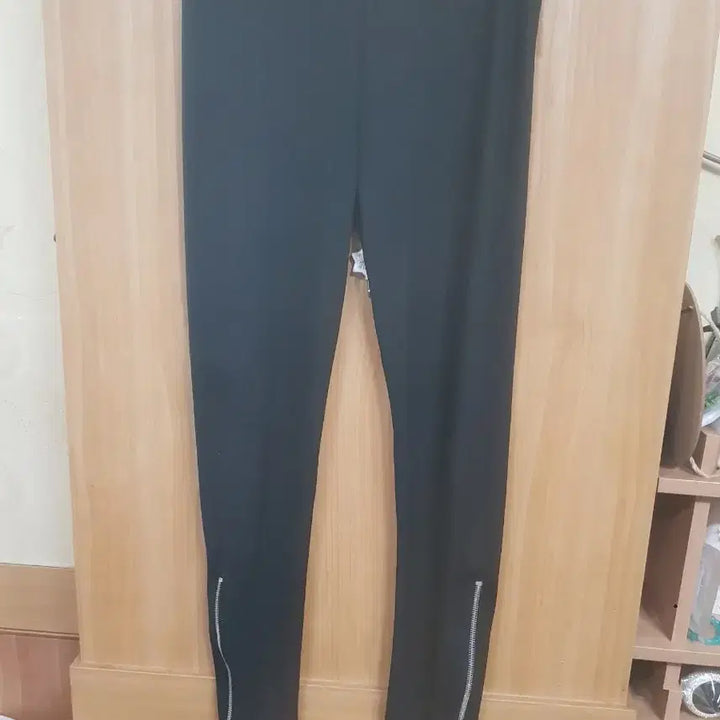 [BUNJANG] Black Leggings Pants with Zipper Detail / 블랙 레깅스 바지 (밑단 지퍼)25~26