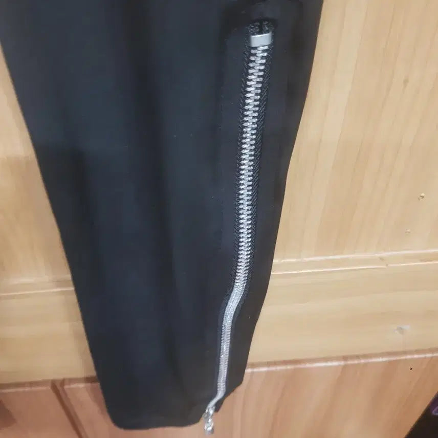 [BUNJANG] Black Leggings Pants with Zipper Detail / 블랙 레깅스 바지 (밑단 지퍼)25~26