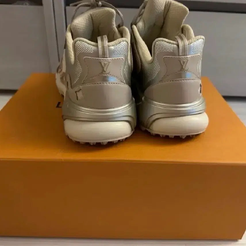 [BUNJANG] Louis Vuitton Runner Tactic Sneakers Size 8 / 루이비통 러너 태틱 8사이즈