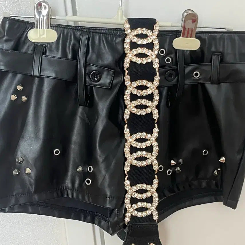 [BUNJANG] Shein Black Leather Studded Shorts + Cubic Belt Bundle Set / 쉬인) 블랙 레더 스터드 숏팬츠 + 큐빅 벨트 일괄 판매