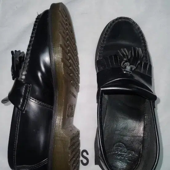 [BUNJANG] Dr. Martens Black Tassel Loafers Size 245 / 닥터마틴 블랙 태슬 로퍼 245사이즈입니다