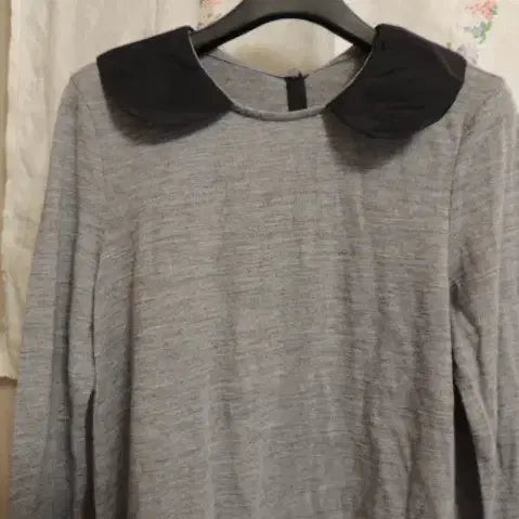 [BUNJANG] Melazine Grey Cotton Blend Blouse with Flat Collar / 블랙플랫 카라 이쁜 멜라진그레이 면 블라우스티 / 반품 42cm