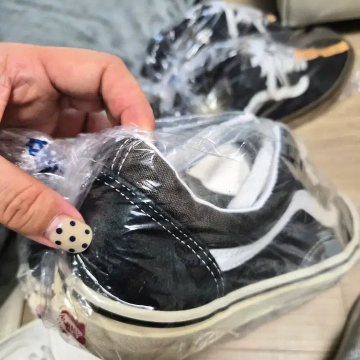 [BUNJANG] Vans Old Skool Black Sneakers Size 285 / Vans Old Skool 블랙 스니커즈 285