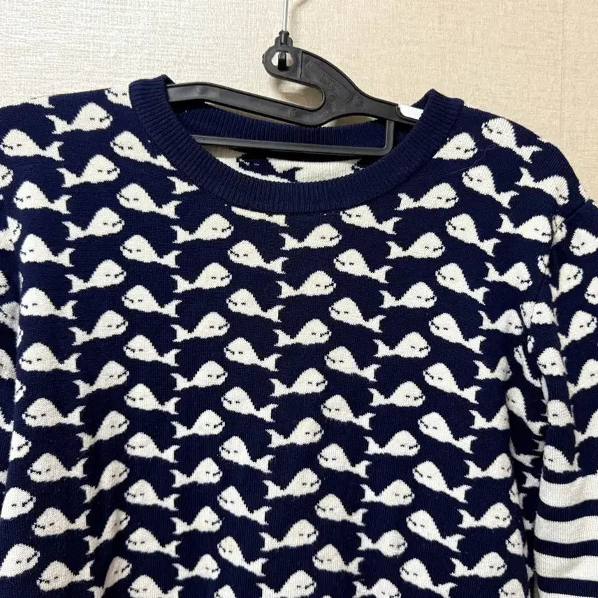 [BUNJANG] Navy Whale Pattern Cardigan / (여성복) 네이비 고래패턴 니트 (~슬림66)