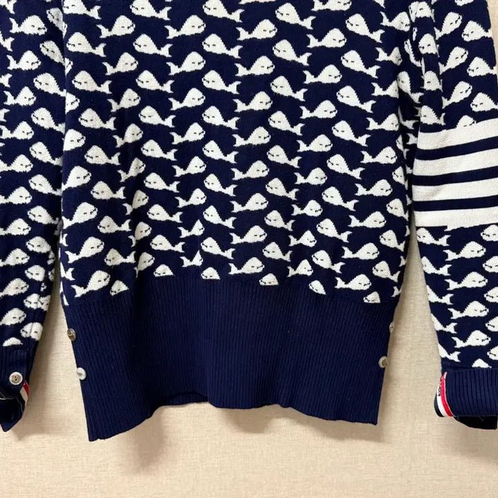 [BUNJANG] Navy Whale Pattern Cardigan / (여성복) 네이비 고래패턴 니트 (~슬림66)