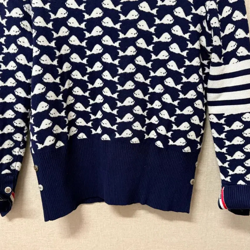 [BUNJANG] Navy Whale Pattern Cardigan / (여성복) 네이비 고래패턴 니트 (~슬림66)