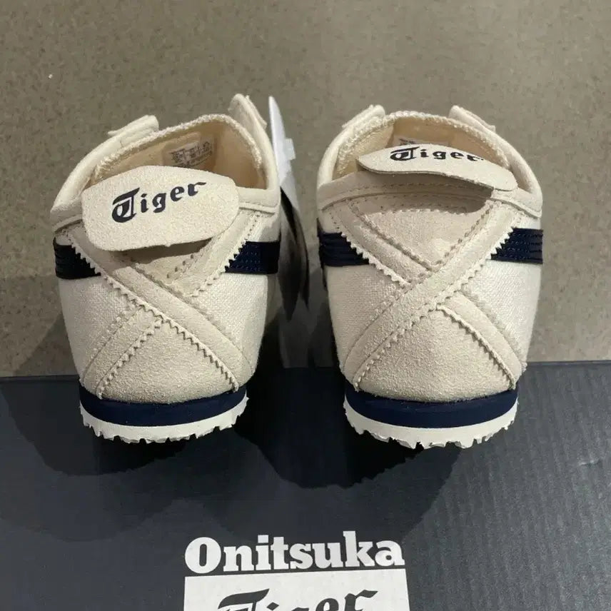 [BUNJANG] Onitsuka Tiger 1183A360-205 Running Shoes / [정품] 오니츠카타이거 1183A360-205 런닝화