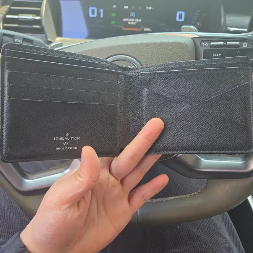 [BUNJANG] Louis Vuitton Taiga Leather Multiple Wallet Black / 루이비통 멀티플 월릿 타이가 블랙(정품,단품)