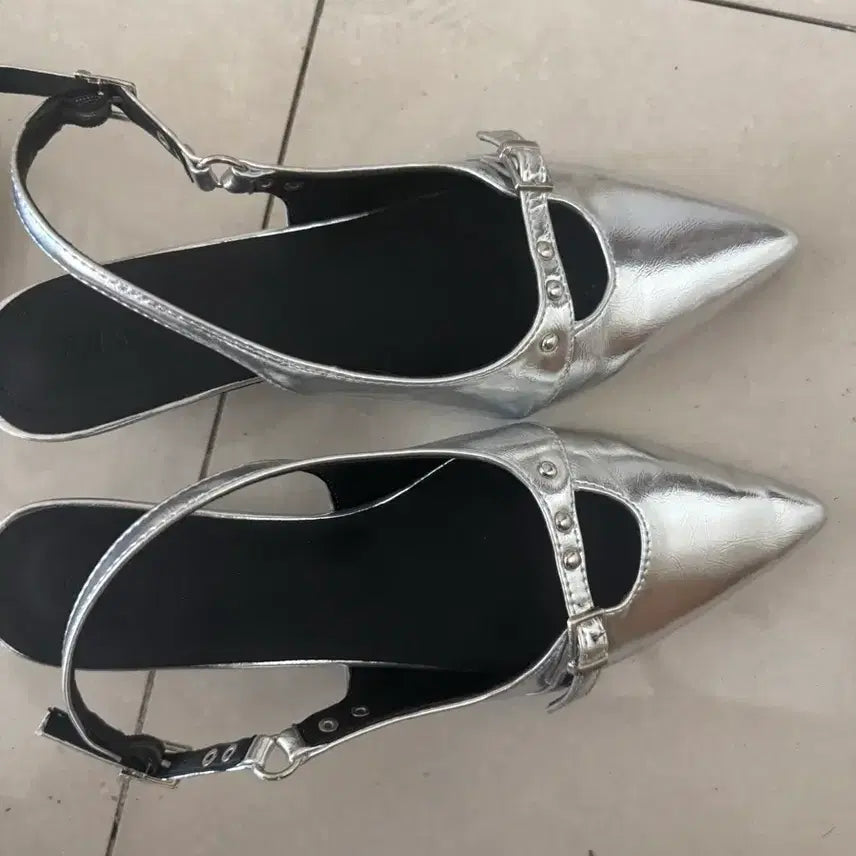 [BUNJANG] Drawer Attention Metallic Studded Slingback Shoes / 에이블리 드로우어텐션 메탈릭 스터드 슬링백