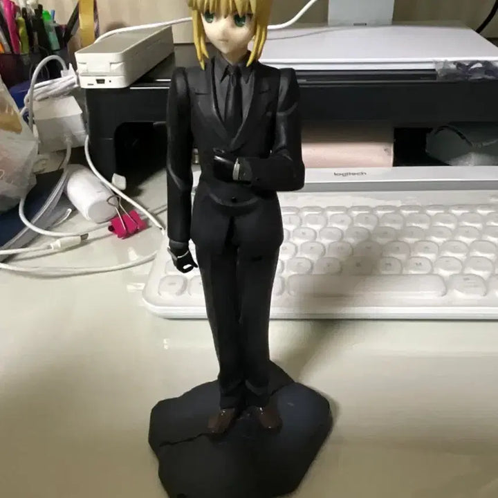 [BUNJANG] Fate/Zero Saber Artoria Suit Form Figure / 페이트 제로 페제 세이버 알트리아 정장 정장폼 피규어