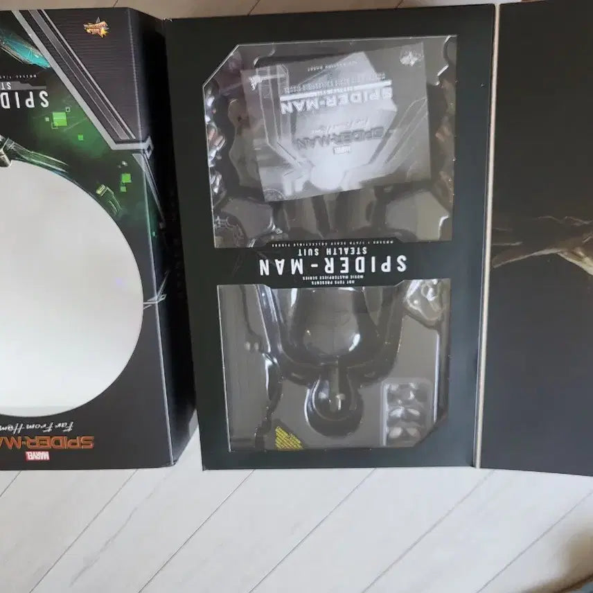 [BUNJANG] Hot Toys Spider-Man: Far From Home Stealth Suit &amp; Night Monkey 1/6 Scale Figure / 핫토이 스파이더맨 파프롬홈 스텔스 슈트 나이트몽키 피규어