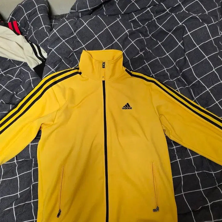 [BUNJANG] Adidas Yellow Track Jacket and Windbreaker Running Gear / 아디다스 노랑 져지와 바람막이 러닝복