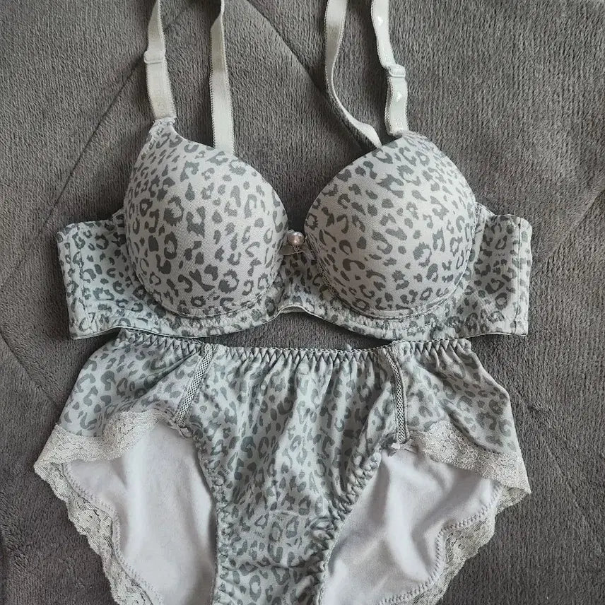 [BUNJANG] Leopard Bra and Lace Panty Set (2 Sets) / [중고] 여성속옷  2세트