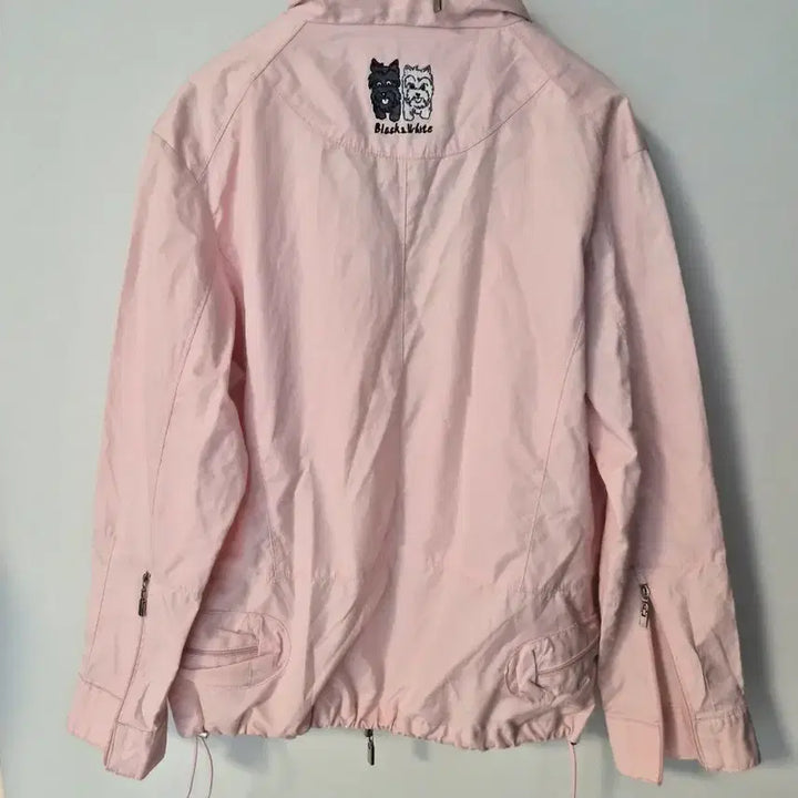[BUNJANG] Black&amp;White Embroidered Logo Windbreaker Jacket / Black&amp;White 화사한 베이비 핑크 로고 자수 바람막이