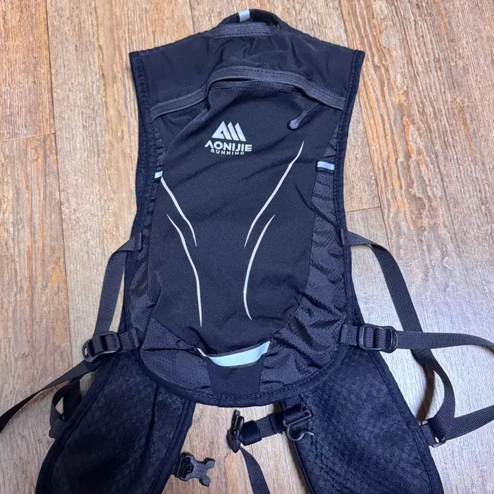 [BUNJANG] OnRunning 5.5L Trail Running Vest &amp; Arm Sleeves / 오니지 러닝조끼 팔토시 온러닝 호카 살로몬 베스트 트레일러닝 5.5L