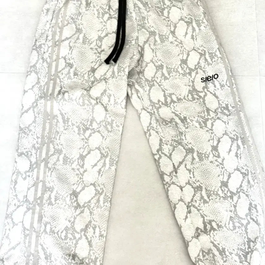 [BUNJANG] S/E/O Seoul Python Side-Trim Sweatpants White Size 2 / S/E/O 에스이오 파이톤 스웻팬츠 2