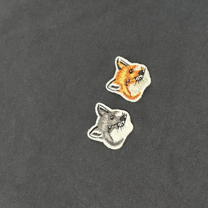 [BUNJANG] Maison Kitsuné Double Fox Head Embroidered T-Shirt (Anthracite, L) / 메종키츠네 더블 폭스 블랙 반팔 앤트러사이트
