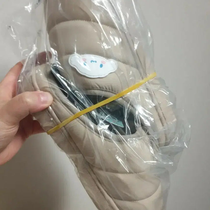 [BUNJANG] Sanrio Cinnamoroll Padded Slippers (Size 250) / 250 산리오 정품 시나모롤 패딩 슬리퍼